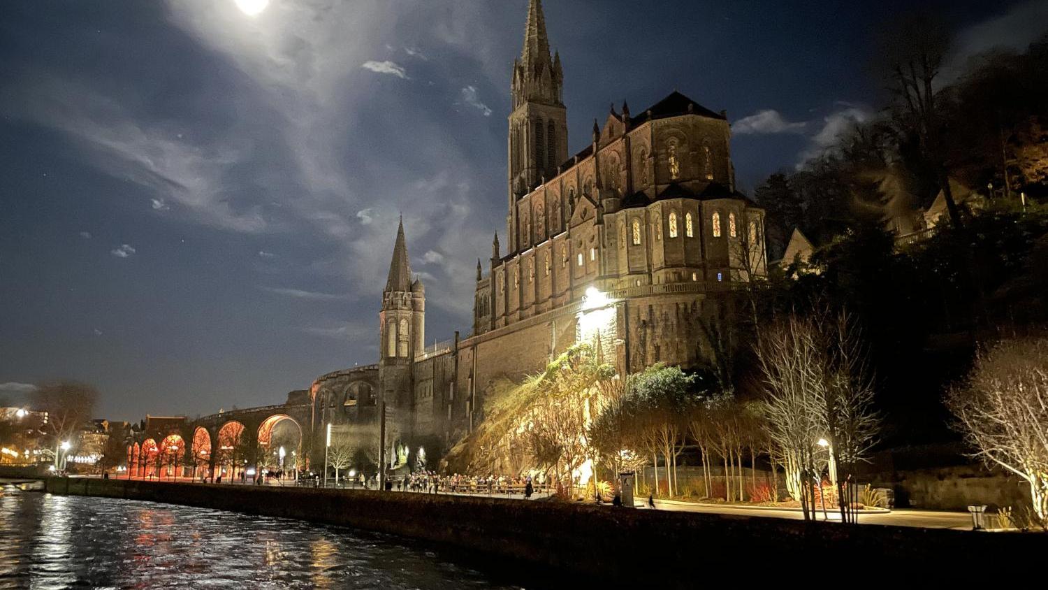 lourdes-abendstimmung_by_Christiane-Raabe_pfarrbriefservice
